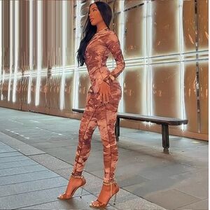 Mauve Spill Print Bodysuit & Leggings Set